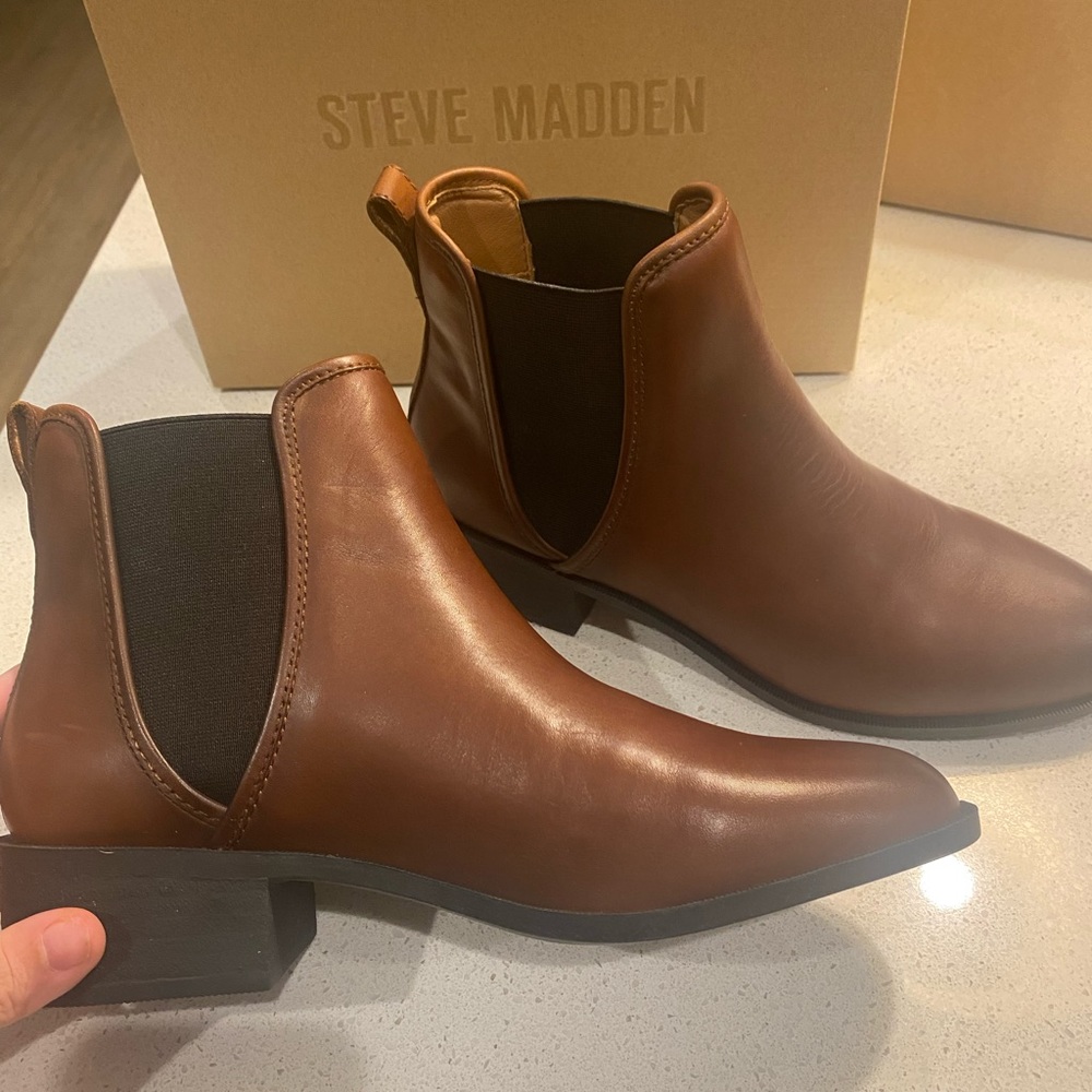 Steve Madden Dares Cognac Lea Booties
